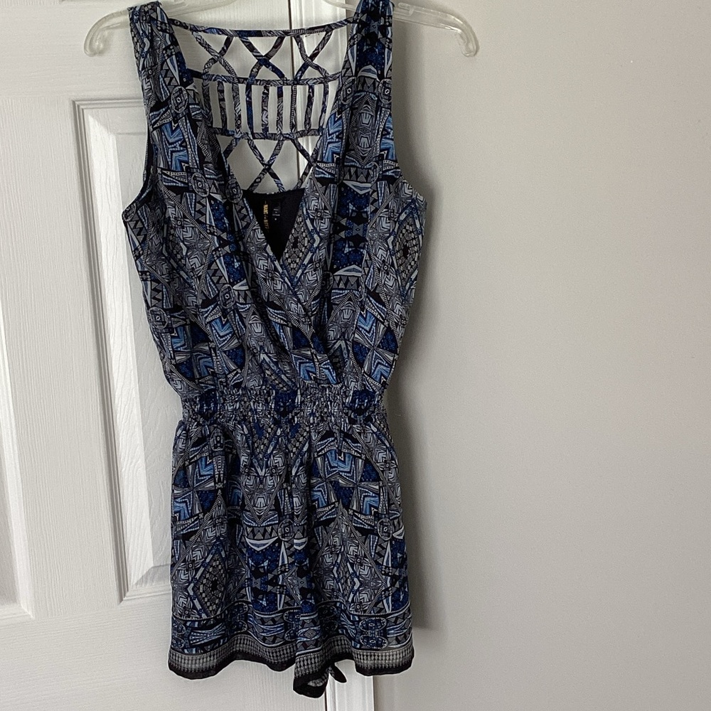 Blue & Gray Geometric Print Sleeveless Romper